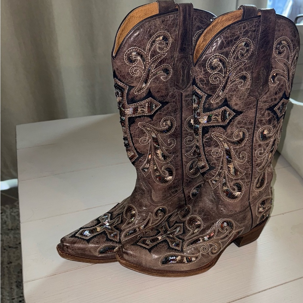 Corral Scarlett Cowboy\ Cowgirl Boot - Western boots with crosses & sequin inlay